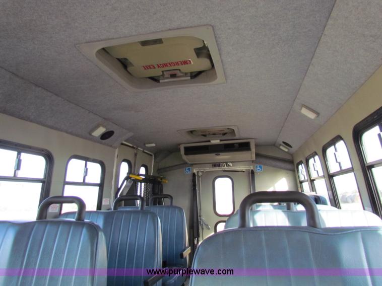 image for item E8160 2001 Chevrolet Express G3500 Cutaway bus