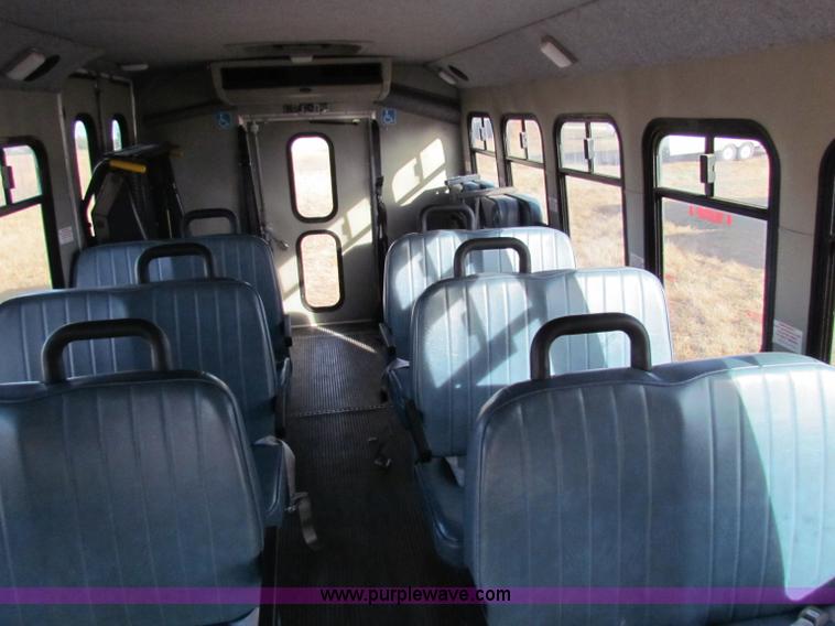 image for item E8160 2001 Chevrolet Express G3500 Cutaway bus