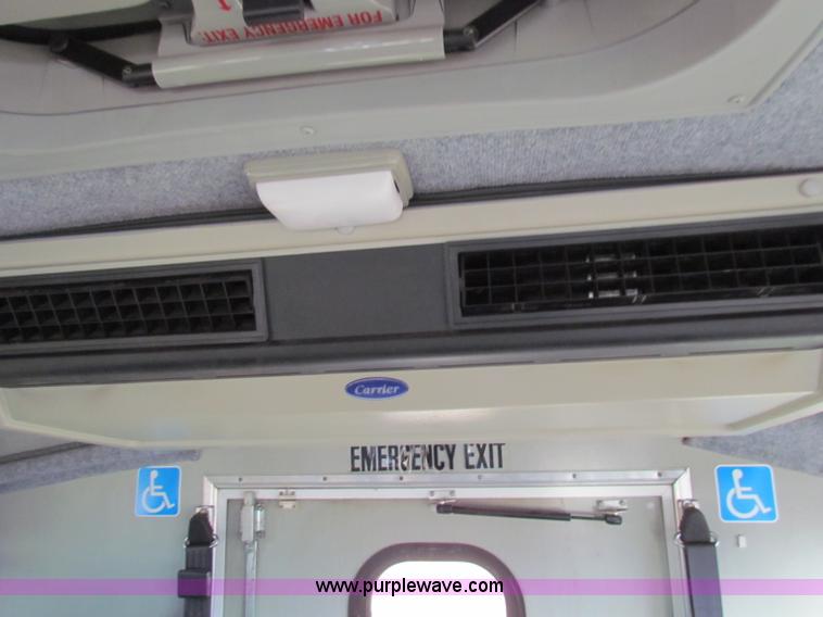 image for item E8160 2001 Chevrolet Express G3500 Cutaway bus