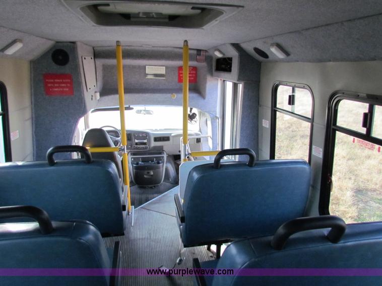 image for item E8160 2001 Chevrolet Express G3500 Cutaway bus