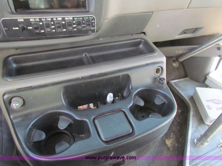 image for item E8160 2001 Chevrolet Express G3500 Cutaway bus