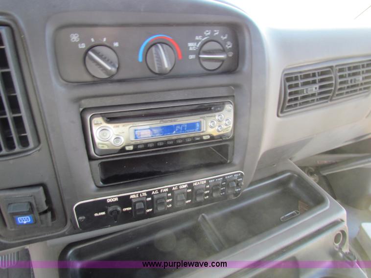 image for item E8160 2001 Chevrolet Express G3500 Cutaway bus