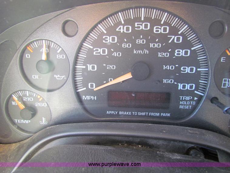 image for item E8160 2001 Chevrolet Express G3500 Cutaway bus