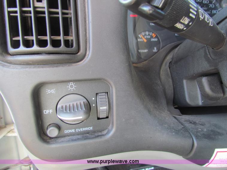 image for item E8160 2001 Chevrolet Express G3500 Cutaway bus