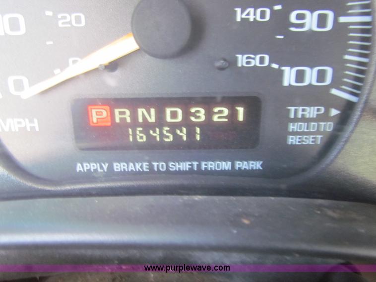 image for item E8160 2001 Chevrolet Express G3500 Cutaway bus