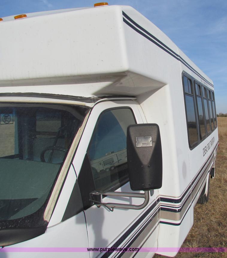 image for item E8160 2001 Chevrolet Express G3500 Cutaway bus