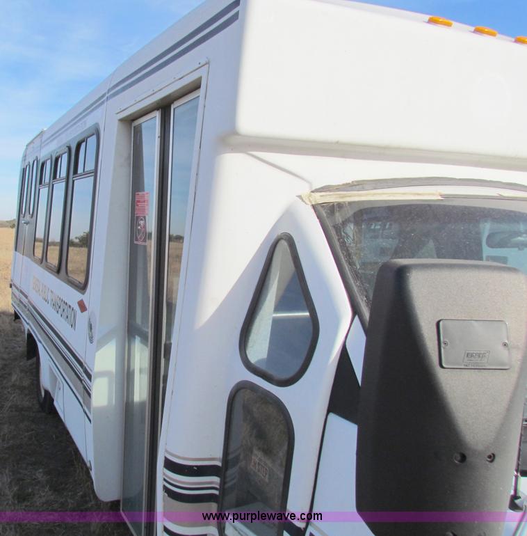 image for item E8160 2001 Chevrolet Express G3500 Cutaway bus