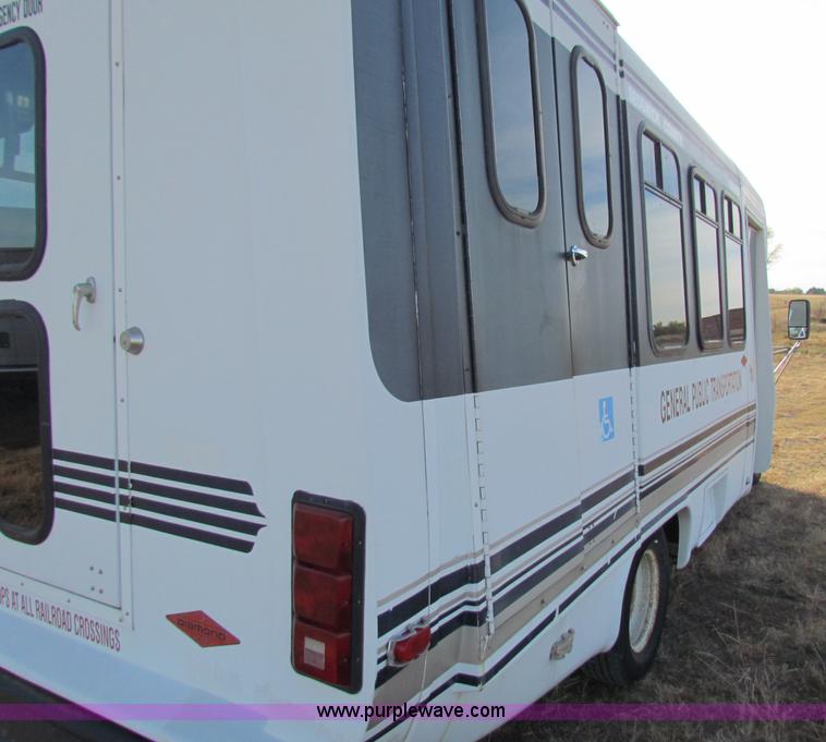 image for item E8160 2001 Chevrolet Express G3500 Cutaway bus