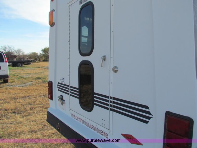 image for item E8160 2001 Chevrolet Express G3500 Cutaway bus
