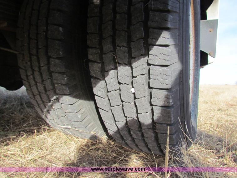 image for item E8160 2001 Chevrolet Express G3500 Cutaway bus