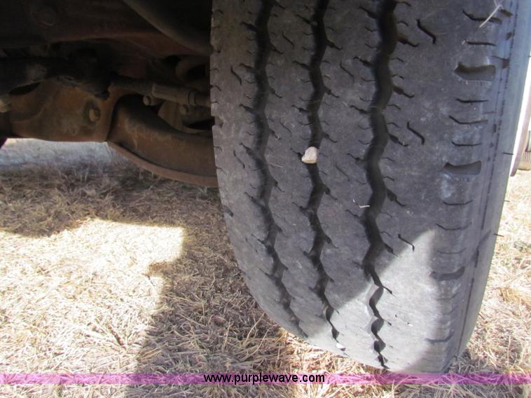 image for item E8160 2001 Chevrolet Express G3500 Cutaway bus