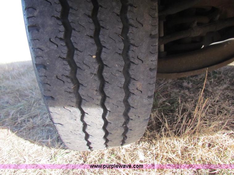 image for item E8160 2001 Chevrolet Express G3500 Cutaway bus