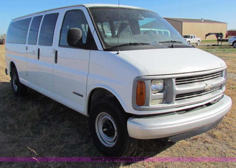 image for item E8163 2001 Chevrolet Express G3500 van