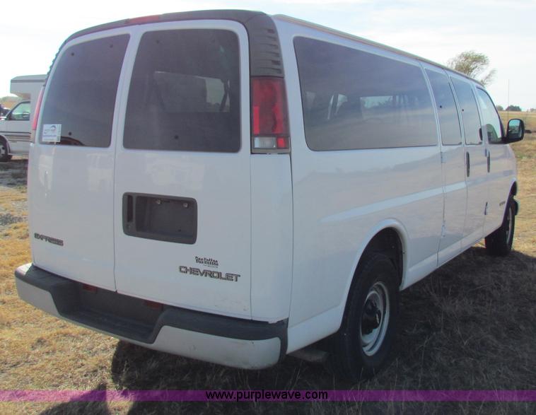 image for item E8163 2001 Chevrolet Express G3500 van