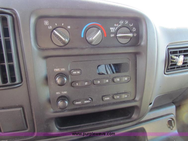 image for item E8163 2001 Chevrolet Express G3500 van