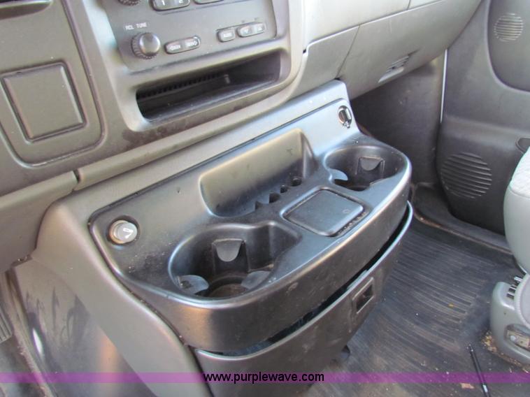 image for item E8163 2001 Chevrolet Express G3500 van