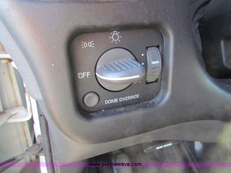 image for item E8163 2001 Chevrolet Express G3500 van