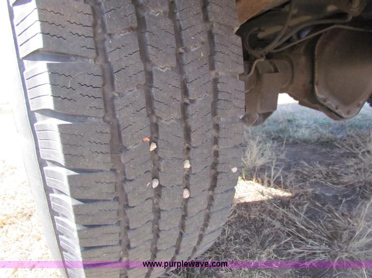 image for item E8163 2001 Chevrolet Express G3500 van