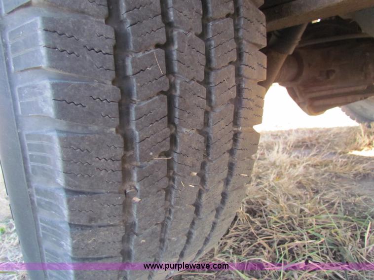 image for item E8163 2001 Chevrolet Express G3500 van