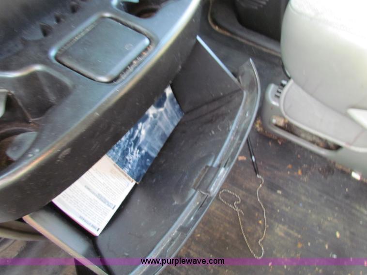 image for item E8163 2001 Chevrolet Express G3500 van