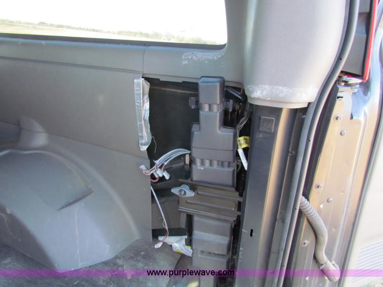 image for item E8164 2004 Chevrolet Express G1500 van