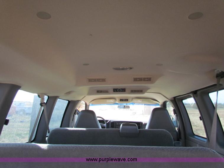 image for item E8164 2004 Chevrolet Express G1500 van