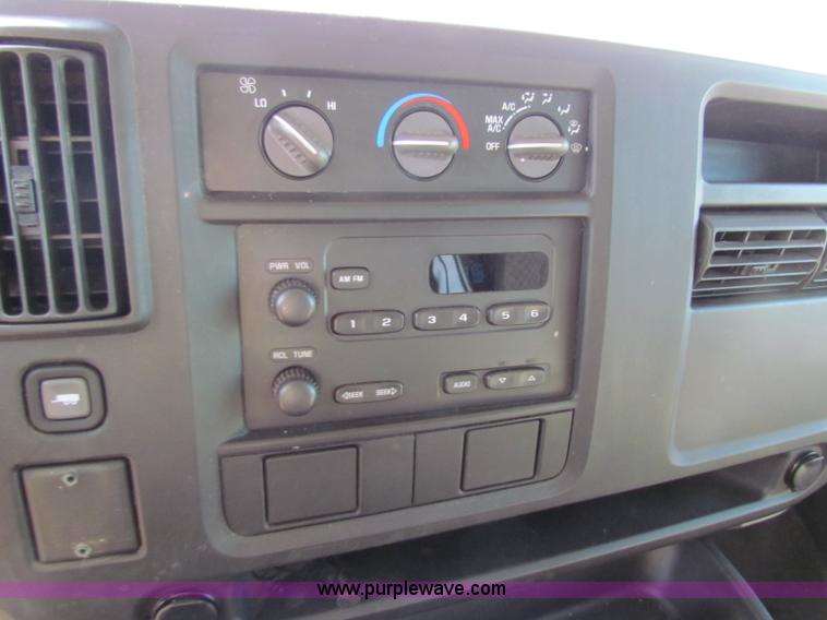 image for item E8164 2004 Chevrolet Express G1500 van