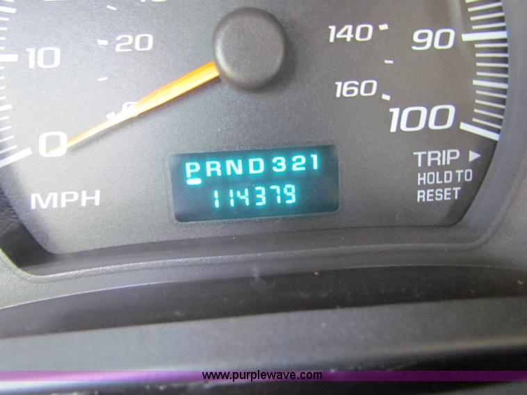 image for item E8164 2004 Chevrolet Express G1500 van