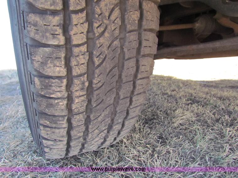 image for item E8164 2004 Chevrolet Express G1500 van