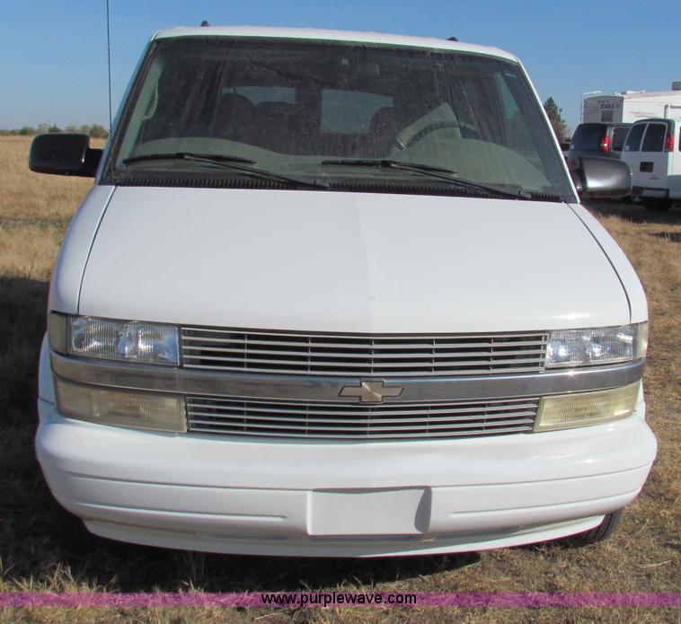 image for item E8165 2001 Chevrolet Astro LS van