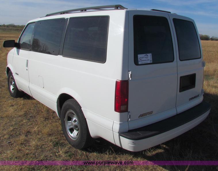 image for item E8165 2001 Chevrolet Astro LS van