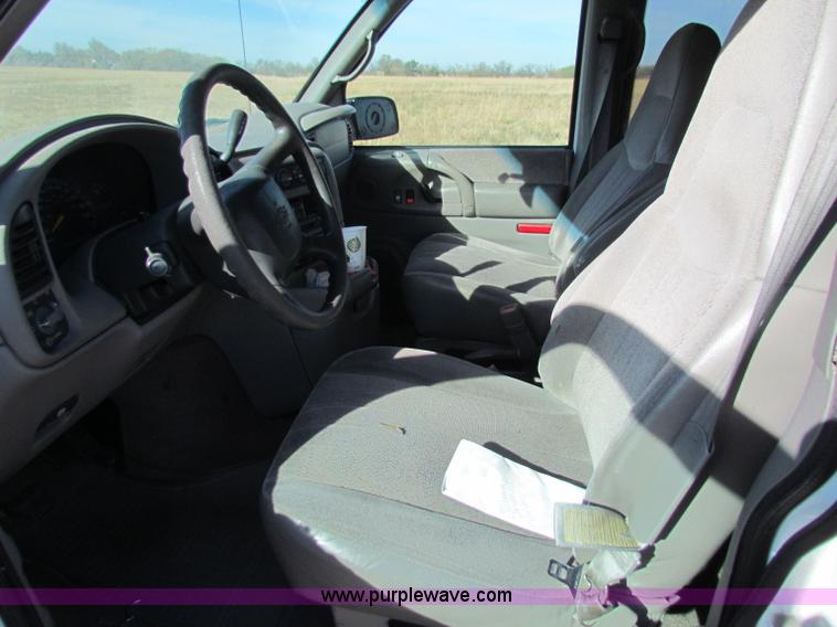 image for item E8165 2001 Chevrolet Astro LS van