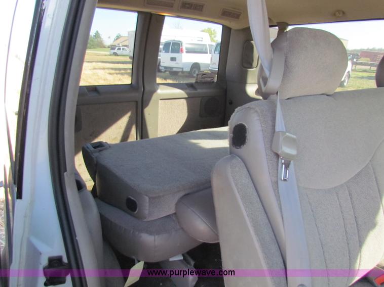 image for item E8165 2001 Chevrolet Astro LS van