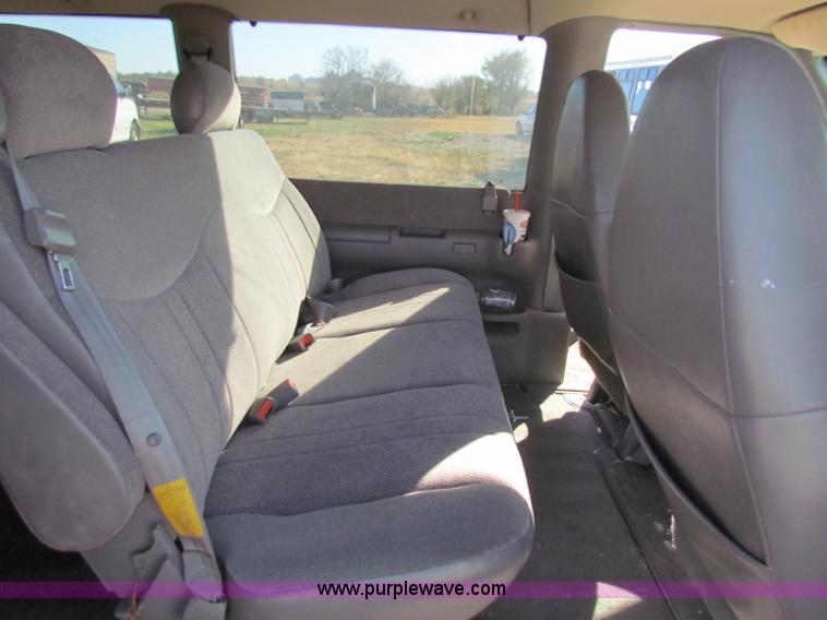 image for item E8165 2001 Chevrolet Astro LS van