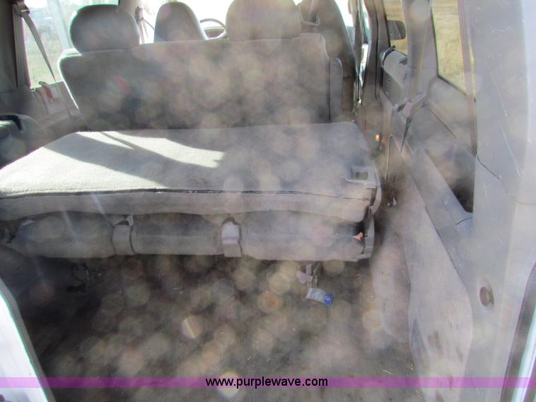 image for item E8165 2001 Chevrolet Astro LS van