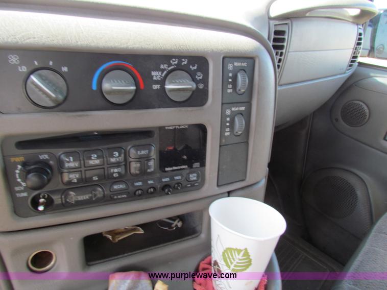 image for item E8165 2001 Chevrolet Astro LS van