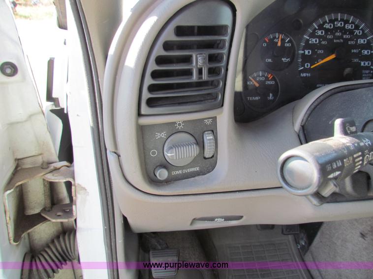 image for item E8165 2001 Chevrolet Astro LS van