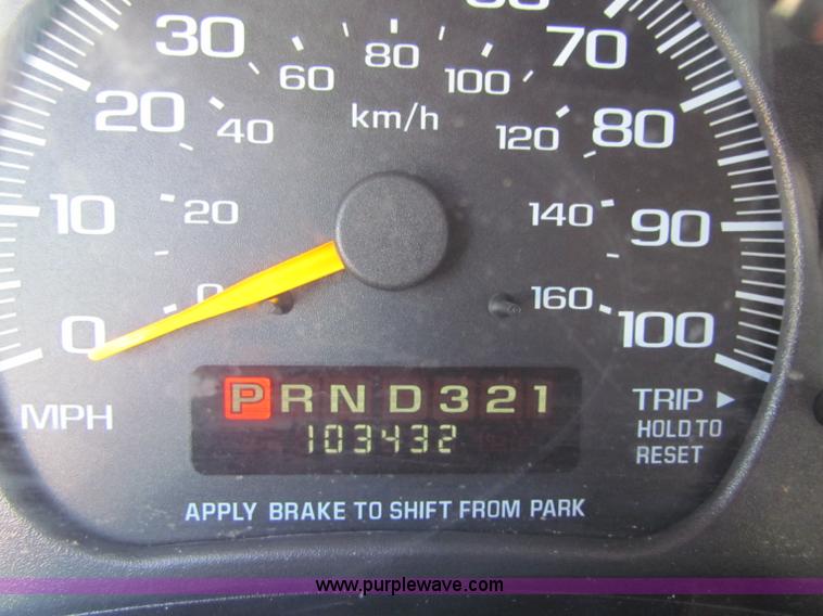 image for item E8165 2001 Chevrolet Astro LS van