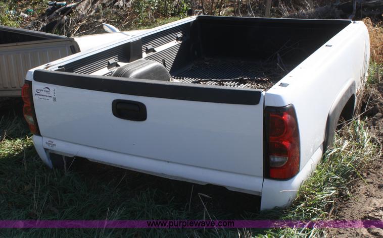 image for item F2514 2005 Chevrolet 2500 long bed truck bed