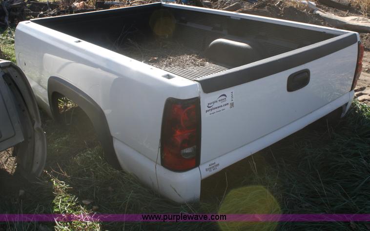 image for item F2514 2005 Chevrolet 2500 long bed truck bed