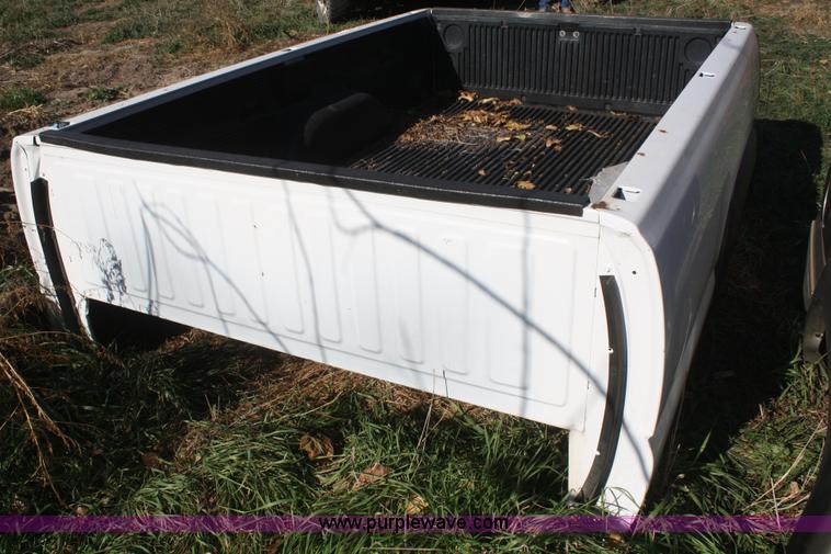 image for item F2514 2005 Chevrolet 2500 long bed truck bed