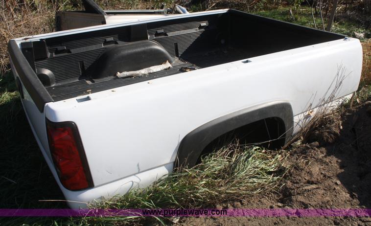 image for item F2514 2005 Chevrolet 2500 long bed truck bed
