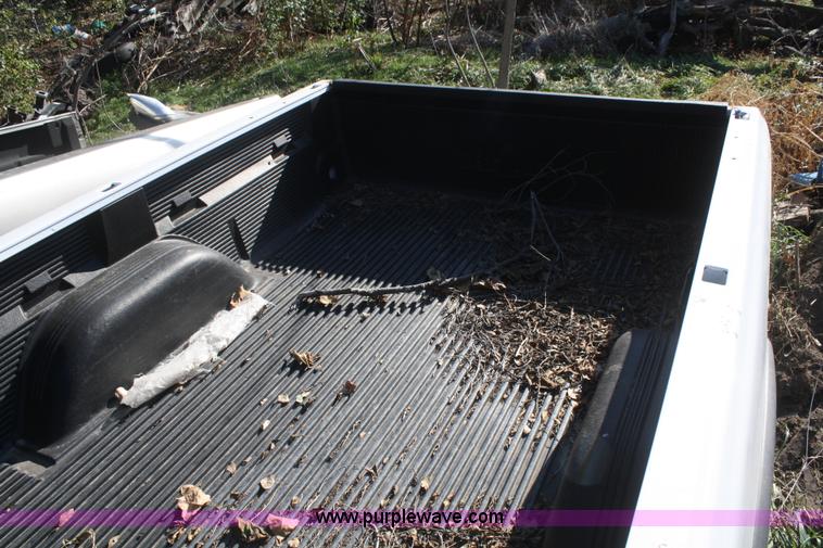image for item F2514 2005 Chevrolet 2500 long bed truck bed