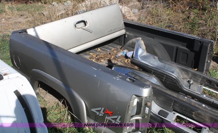 image for item F2514 2005 Chevrolet 2500 long bed truck bed