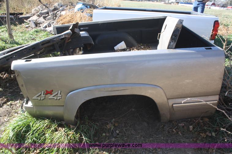 image for item F2514 2005 Chevrolet 2500 long bed truck bed