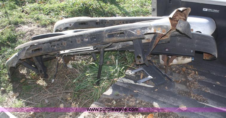 image for item F2514 2005 Chevrolet 2500 long bed truck bed