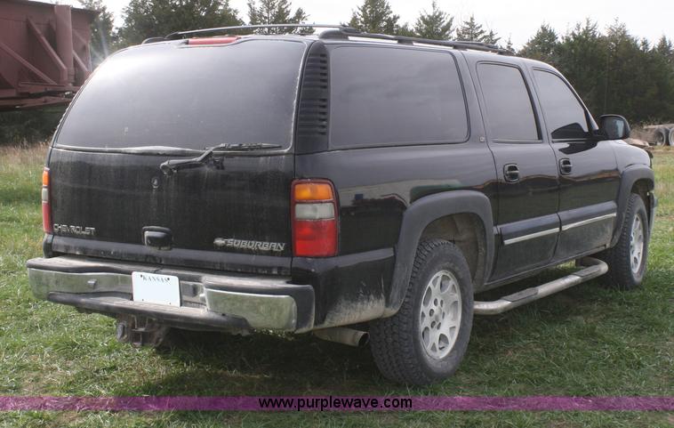 image for item F2516 2001 Chevrolet Suburban K1500 LT SUV