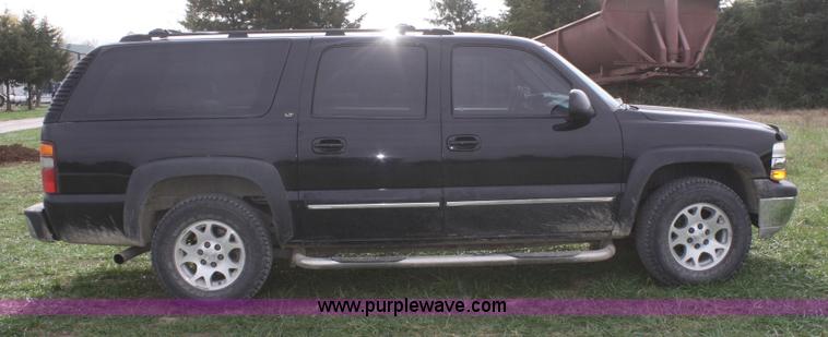 image for item F2516 2001 Chevrolet Suburban K1500 LT SUV