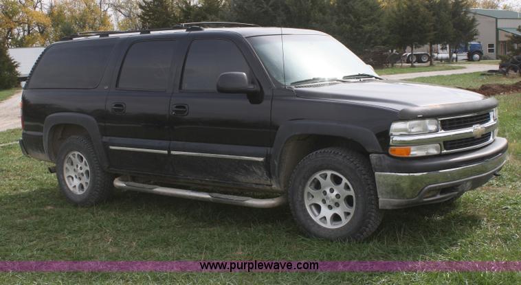 image for item F2516 2001 Chevrolet Suburban K1500 LT SUV