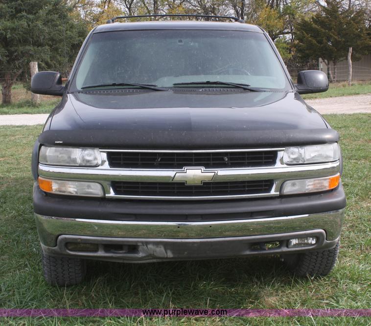 image for item F2516 2001 Chevrolet Suburban K1500 LT SUV
